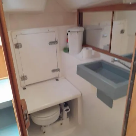 船上ホテル Velero Viko S30 シッチェス