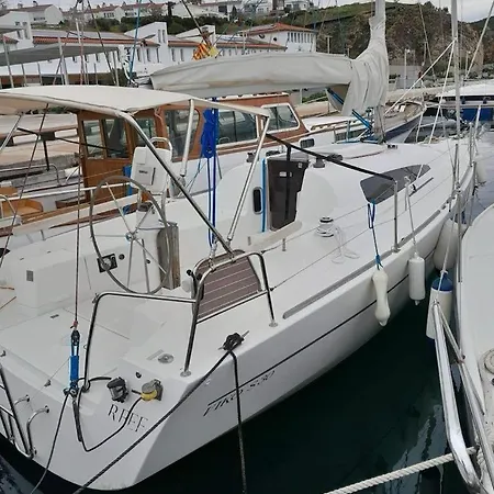 Velero Viko S30 Botel Sitges