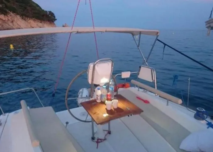 Velero Viko S30 Hotel na wodzie