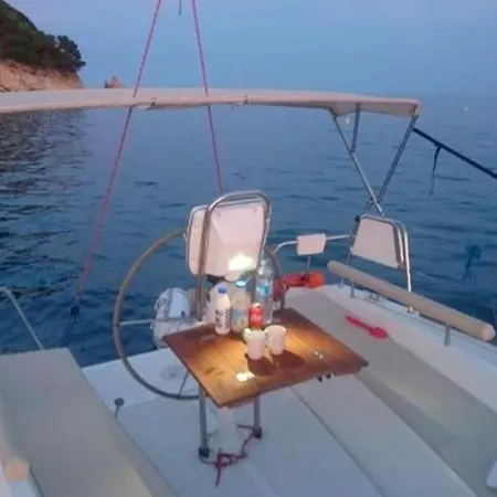 Velero Viko S30 Botel