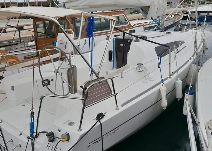 Velero Viko S30 Botel Sitges